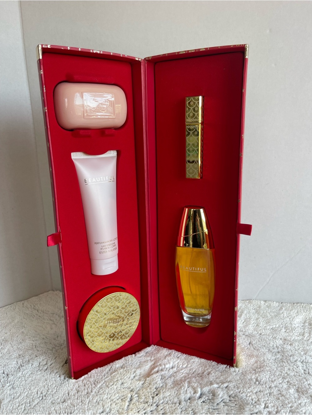 Estée Lauder Beautiful Ultimate Luxuries set, new